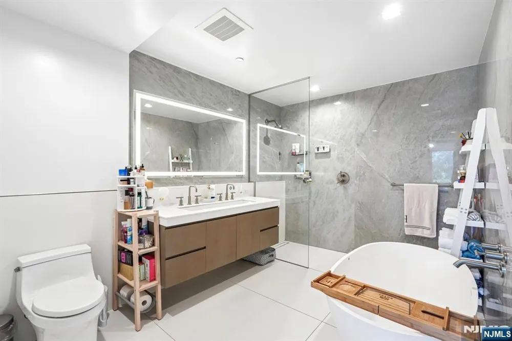 320 Adolphus Avenue 410 Cliffside Park, NJ 07010