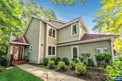 2 Ridgeview Terrace