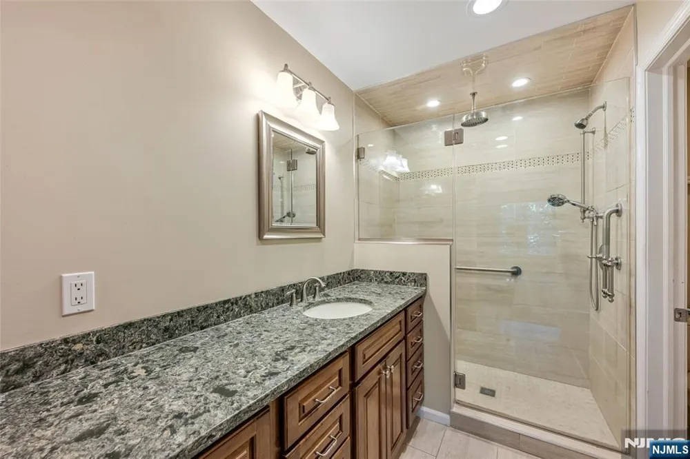 2 Ridgeview Terrace Jefferson Township, NJ 07438