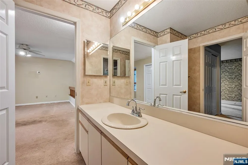 2 Ridgeview Terrace Jefferson Township, NJ 07438
