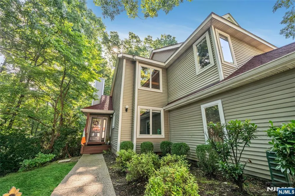 2 Ridgeview Terrace Jefferson Township, NJ 07438