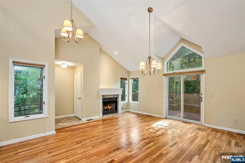 2 Ridgeview Terrace Jefferson Township, NJ 07438
