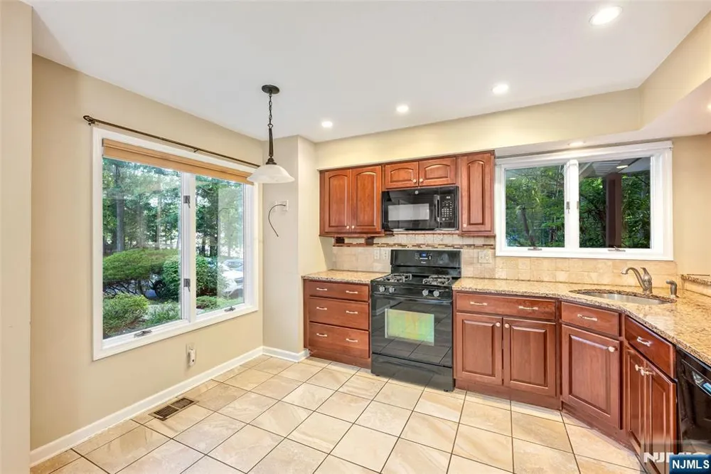 2 Ridgeview Terrace Jefferson Township, NJ 07438