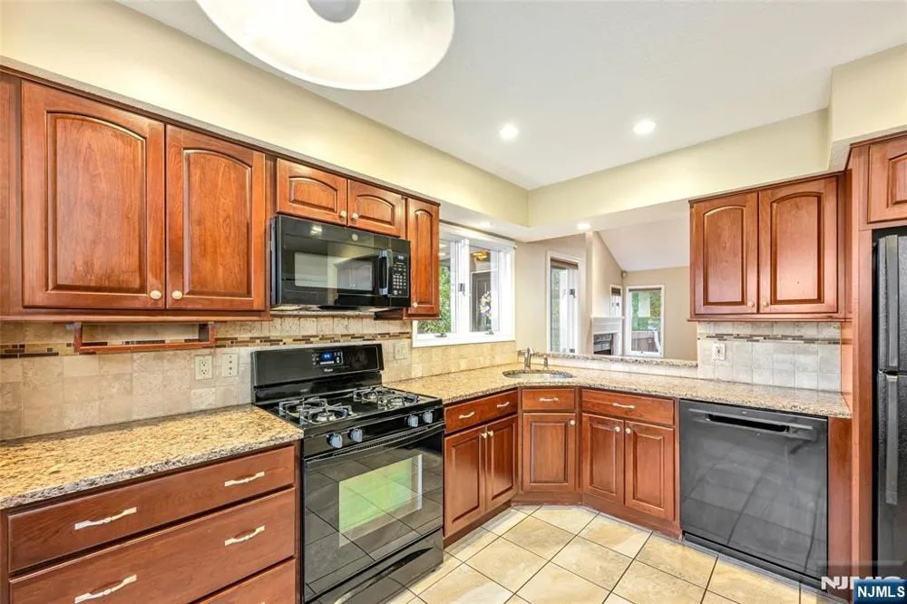 2 Ridgeview Terrace Jefferson Township, NJ 07438