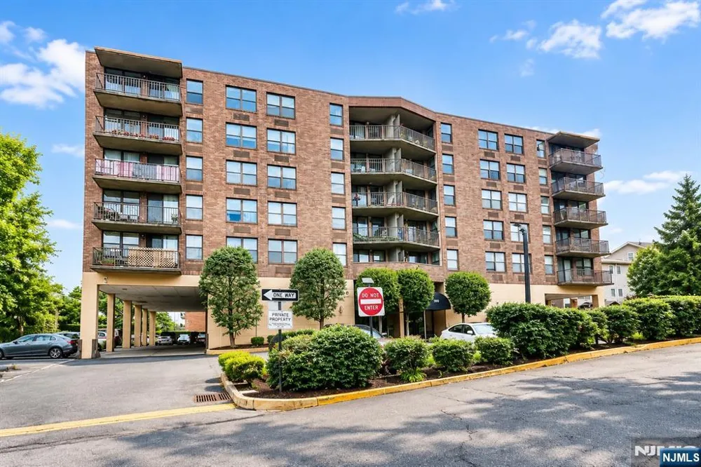 200 Division Street 5J Cliffside Park, NJ 07010