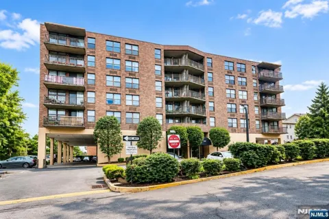 200 Division Street 5J