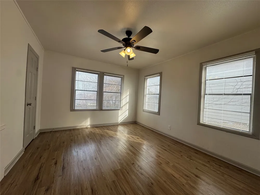310 Avenue J Dallas, TX 75203