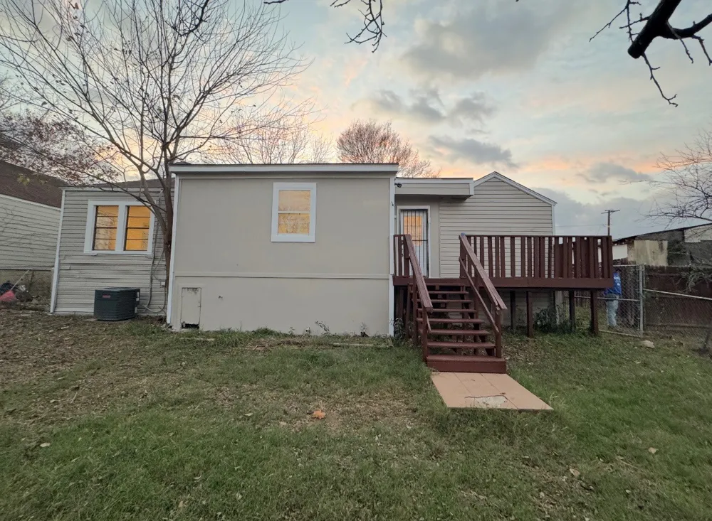 310 Avenue J Dallas, TX 75203