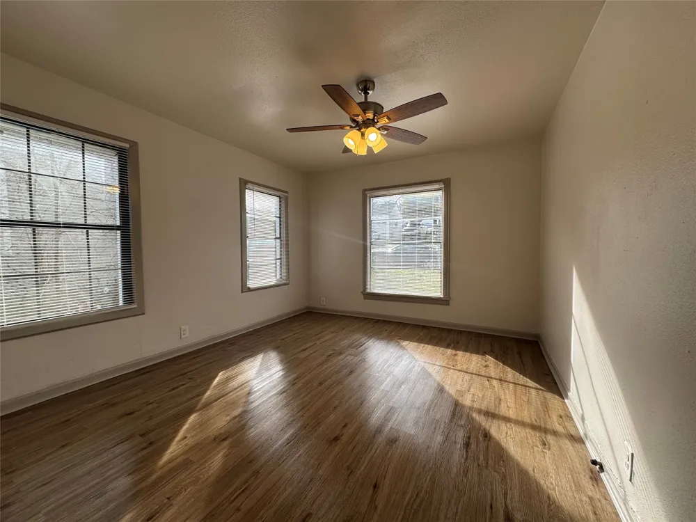 310 Avenue J Dallas, TX 75203