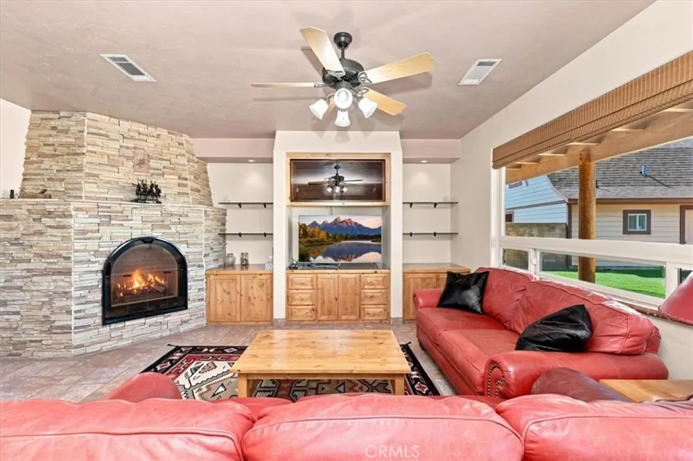 7414 3rd Hesperia, CA 92345