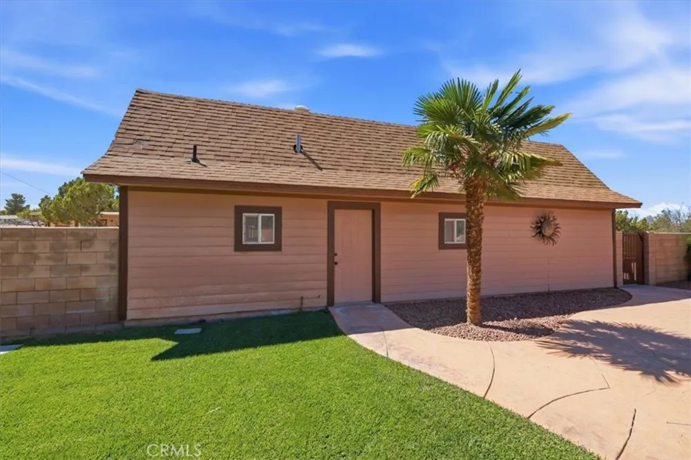7414 3rd Hesperia, CA 92345
