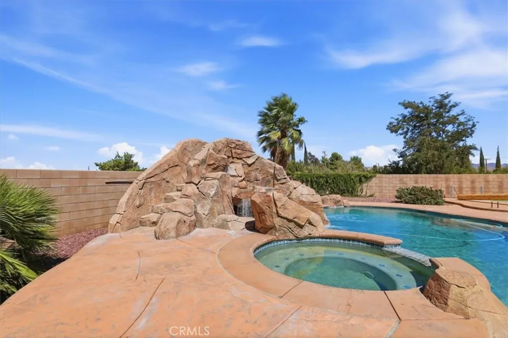 7414 3rd Hesperia, CA 92345