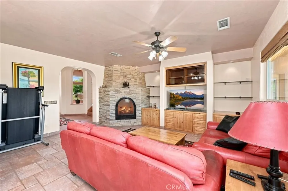 7414 3rd Hesperia, CA 92345