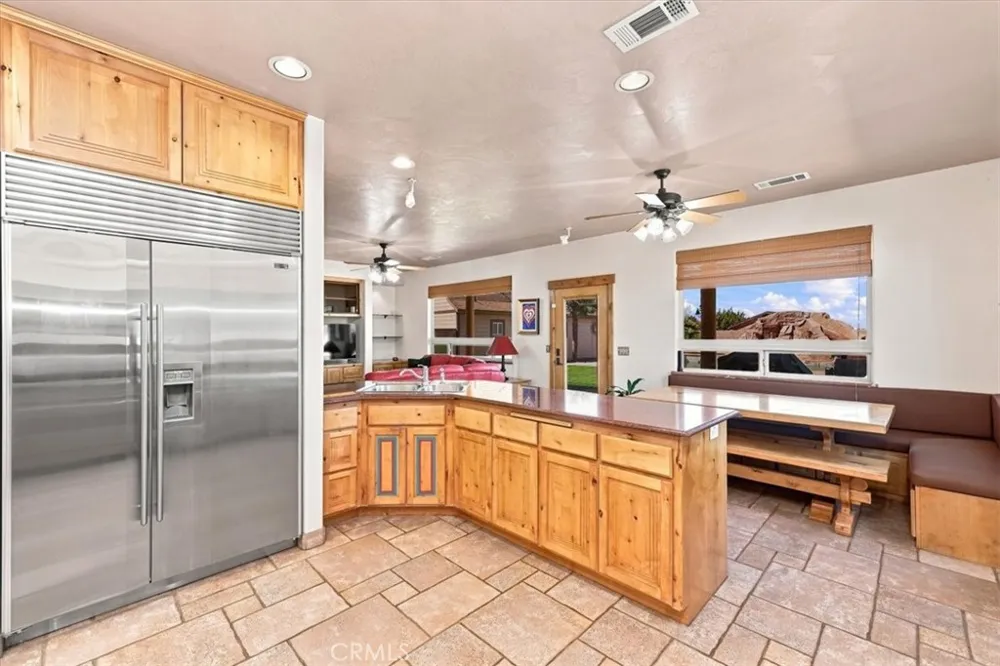 7414 3rd Hesperia, CA 92345