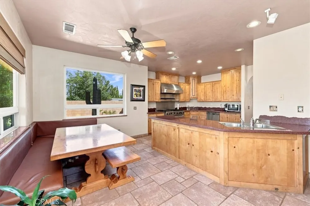 7414 3rd Hesperia, CA 92345