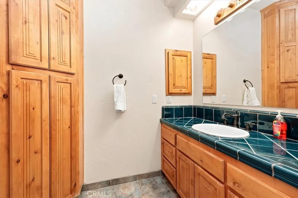 7414 3rd Hesperia, CA 92345