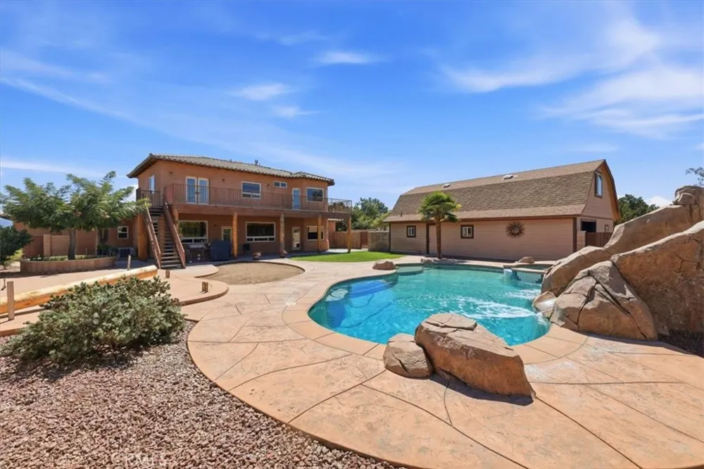 7414 3rd Hesperia, CA 92345