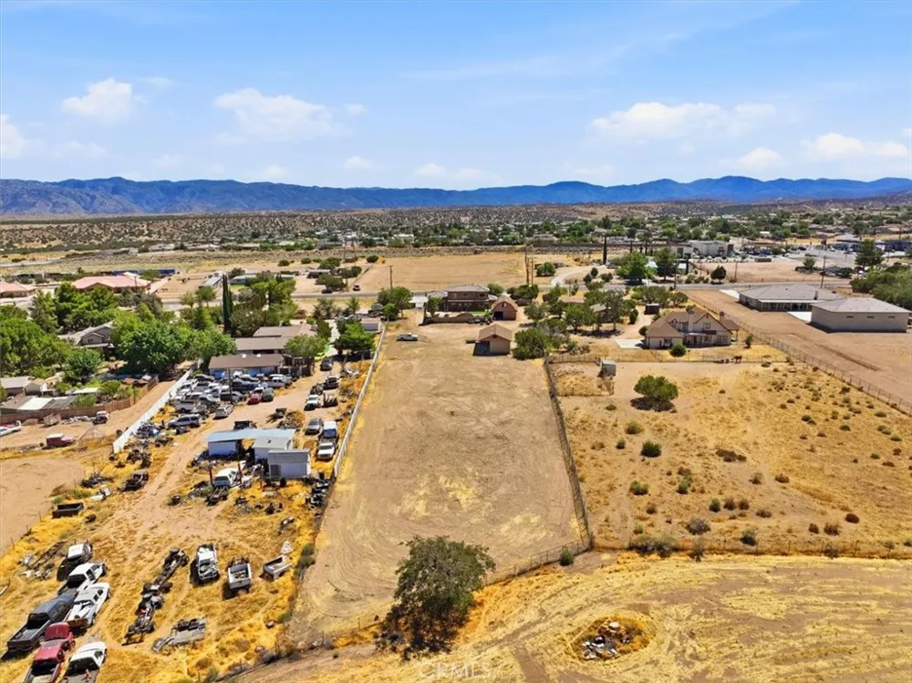 7414 3rd Hesperia, CA 92345