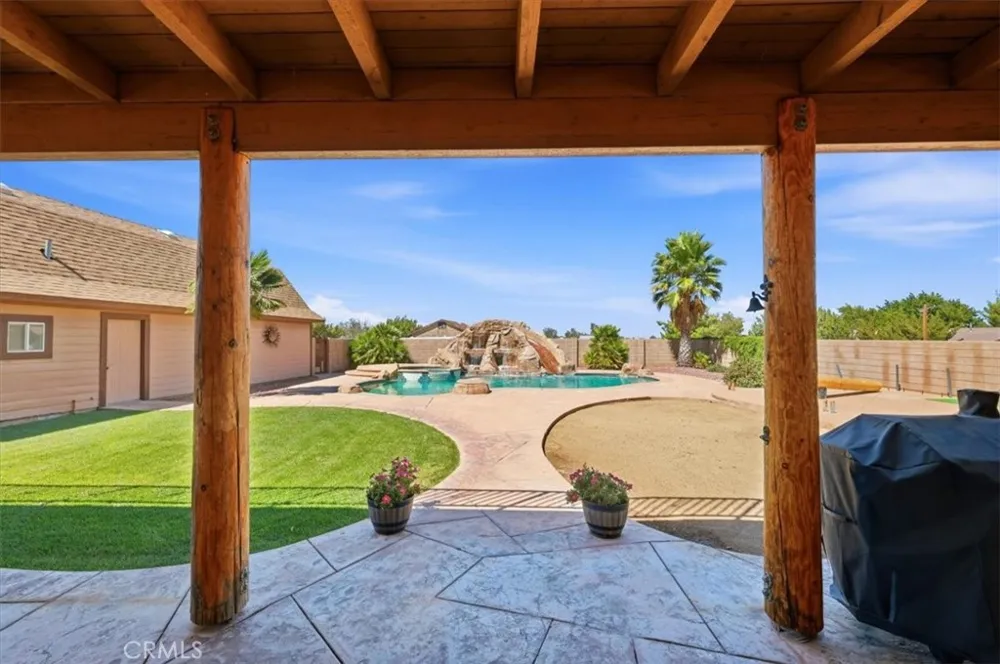 7414 3rd Hesperia, CA 92345