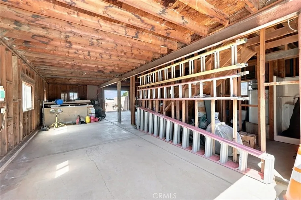7414 3rd Hesperia, CA 92345