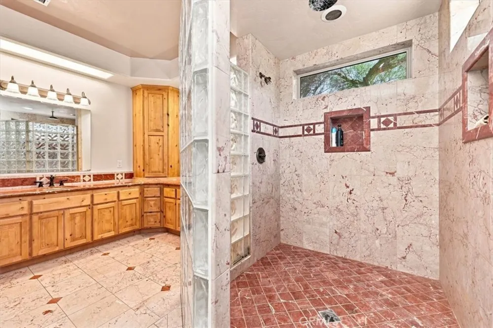 7414 3rd Hesperia, CA 92345