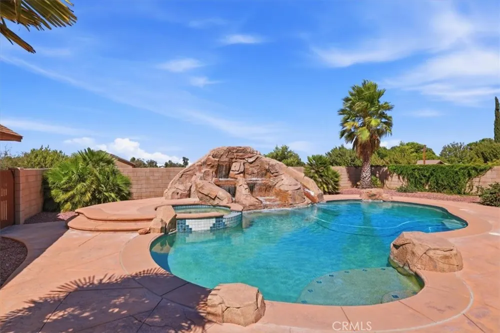 7414 3rd Hesperia, CA 92345