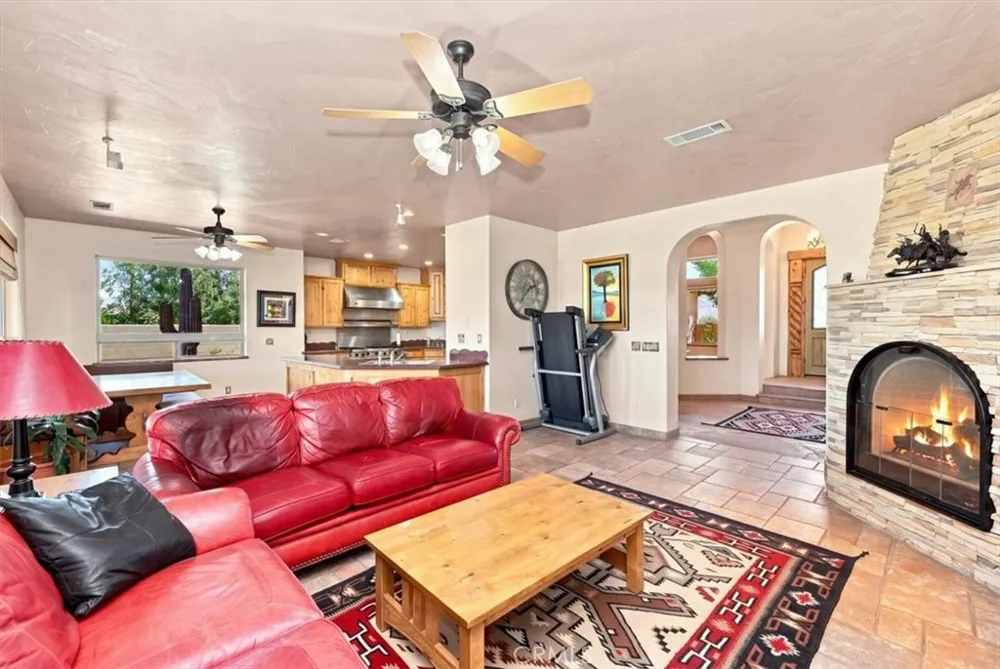 7414 3rd Hesperia, CA 92345