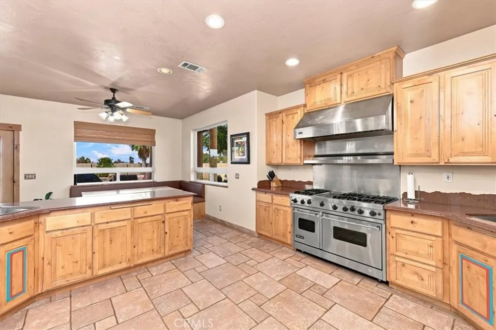 7414 3rd Hesperia, CA 92345