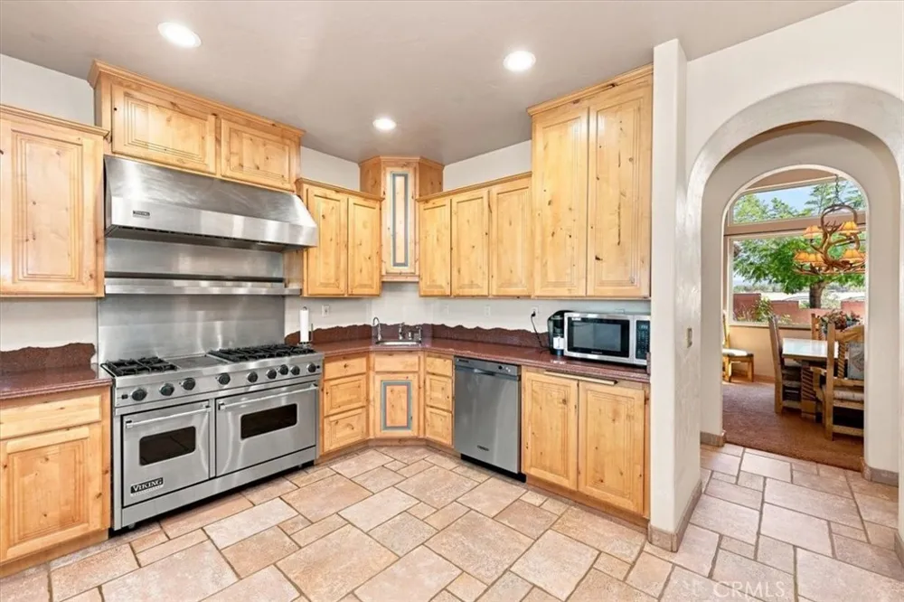 7414 3rd Hesperia, CA 92345