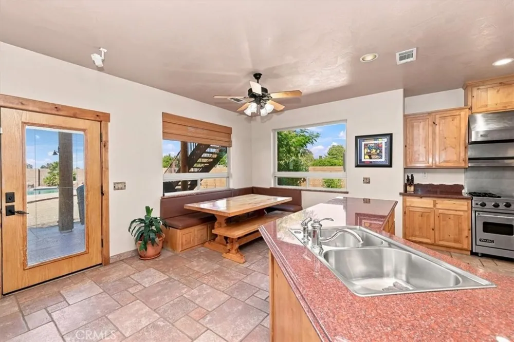7414 3rd Hesperia, CA 92345