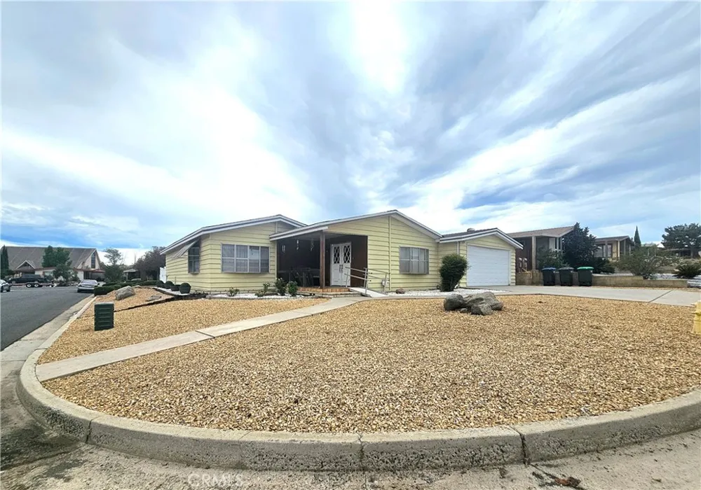 449 Crown Ridge Perris, CA 92570