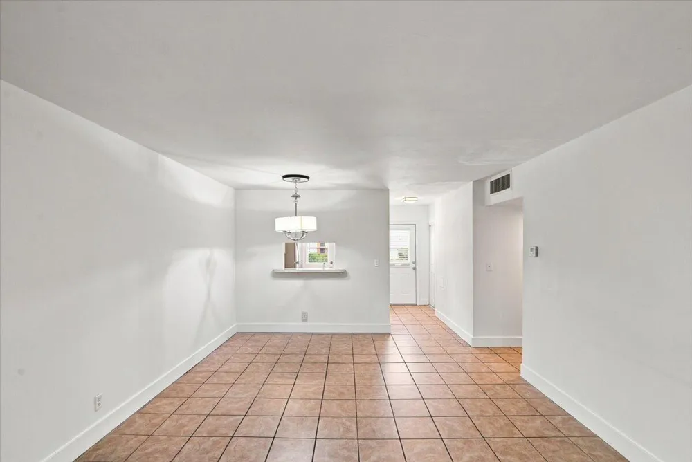 5121 W OAKLAND PARK #109 Lauderdale Lakes, FL 33313