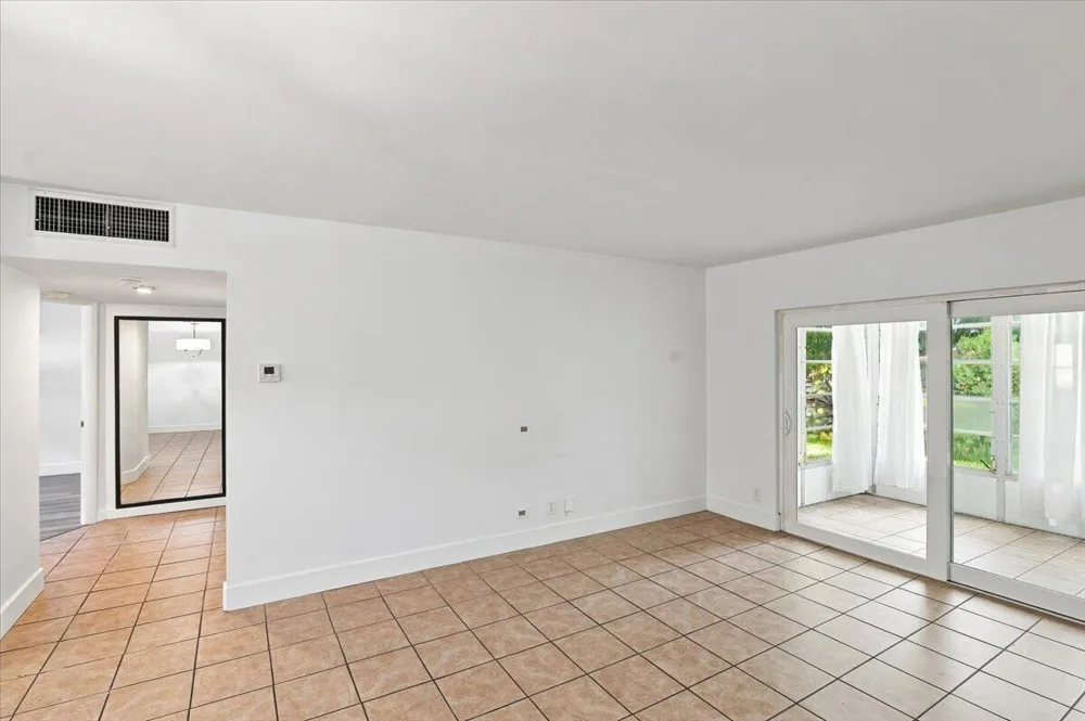 5121 W OAKLAND PARK #109 Lauderdale Lakes, FL 33313