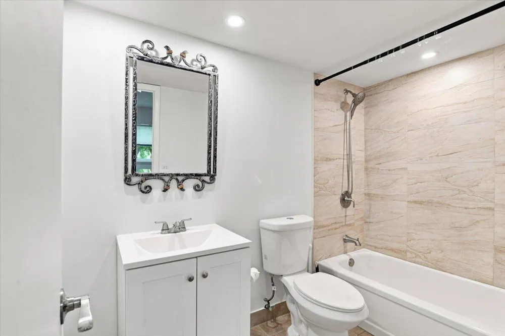 5121 W OAKLAND PARK #109 Lauderdale Lakes, FL 33313