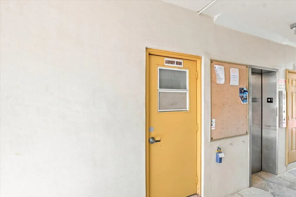 5121 W OAKLAND PARK #109 Lauderdale Lakes, FL 33313