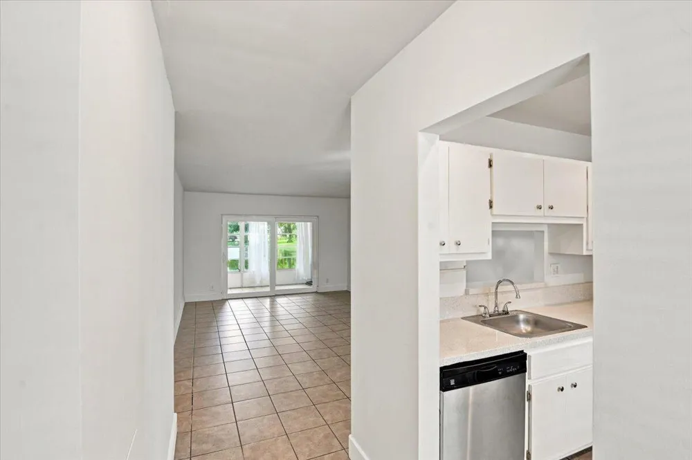 5121 W OAKLAND PARK #109 Lauderdale Lakes, FL 33313