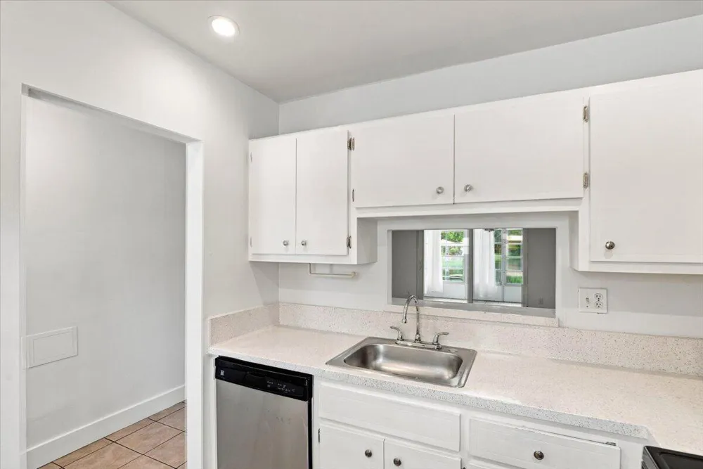 5121 W OAKLAND PARK #109 Lauderdale Lakes, FL 33313