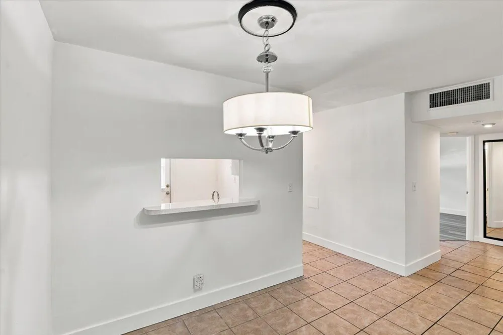 5121 W OAKLAND PARK #109 Lauderdale Lakes, FL 33313