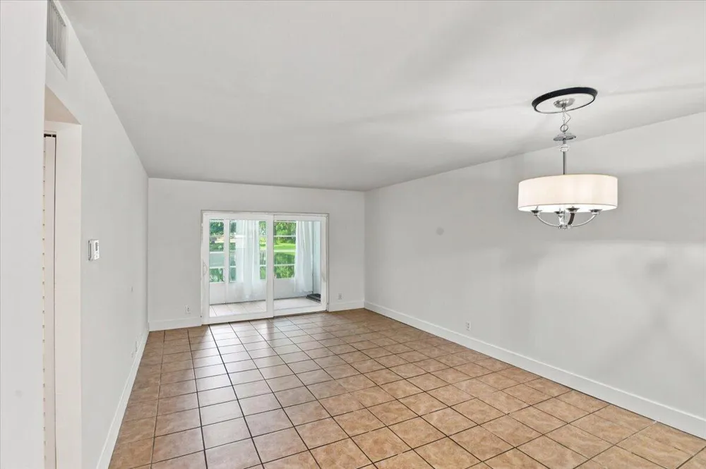 5121 W OAKLAND PARK #109 Lauderdale Lakes, FL 33313