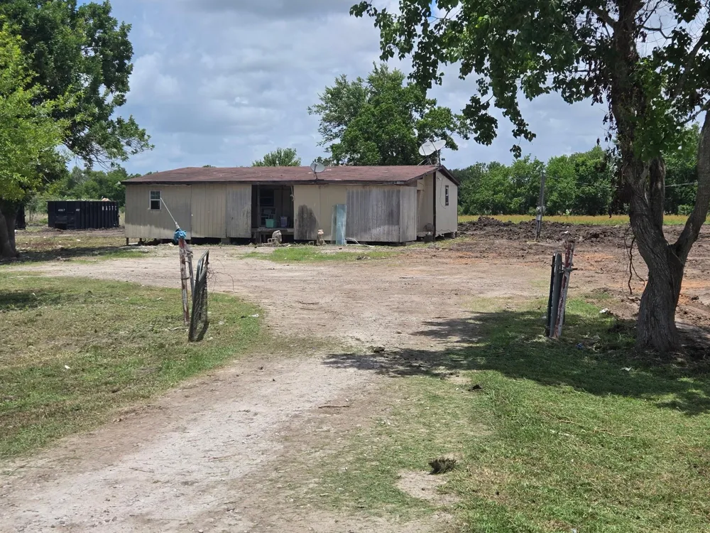 8235 County Road 128 Pearland, TX 77511
