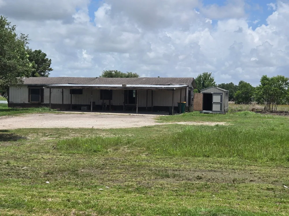 8235 County Road 128 Pearland, TX 77511