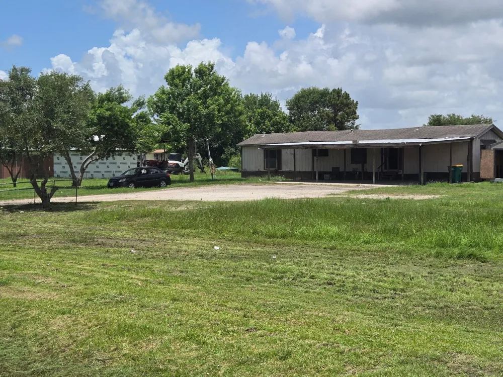 8235 County Road 128 Pearland, TX 77511