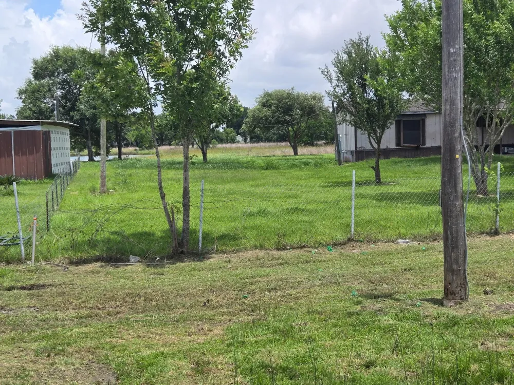 8235 County Road 128 Pearland, TX 77511