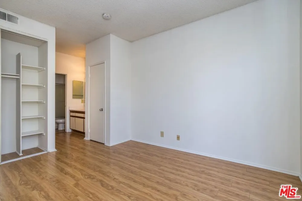 10932 Morrison Street #101 Los Angeles, CA 91601