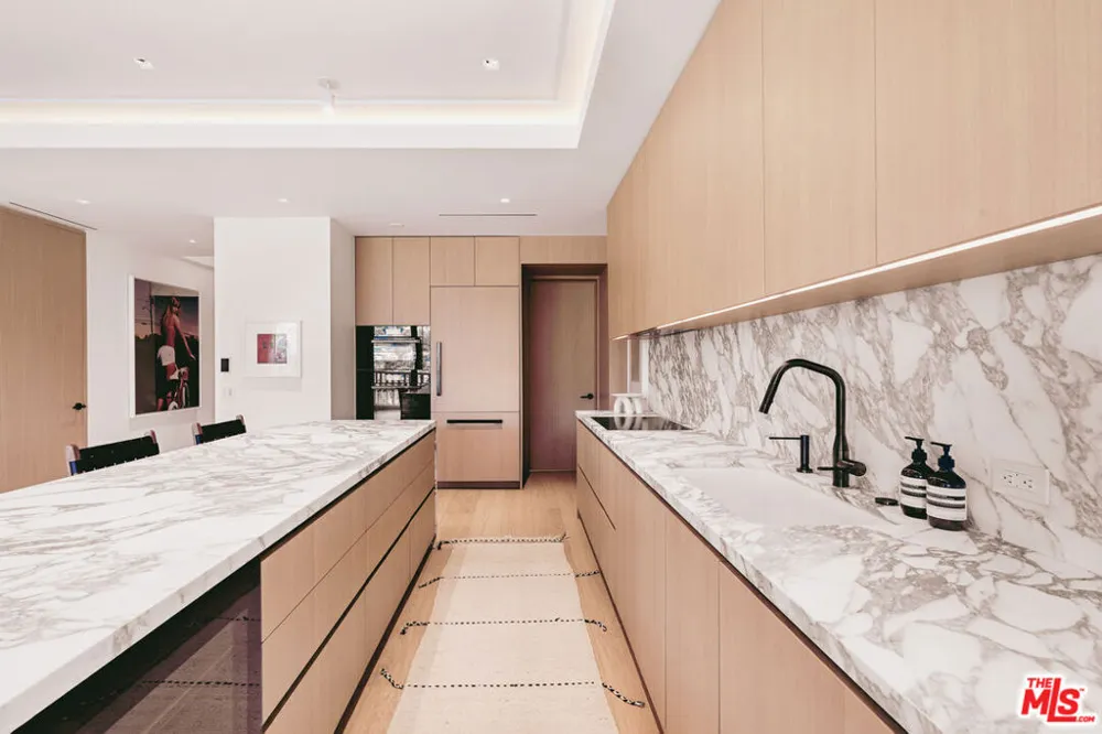 9255 Doheny Road #1803 West Hollywood, CA 90069