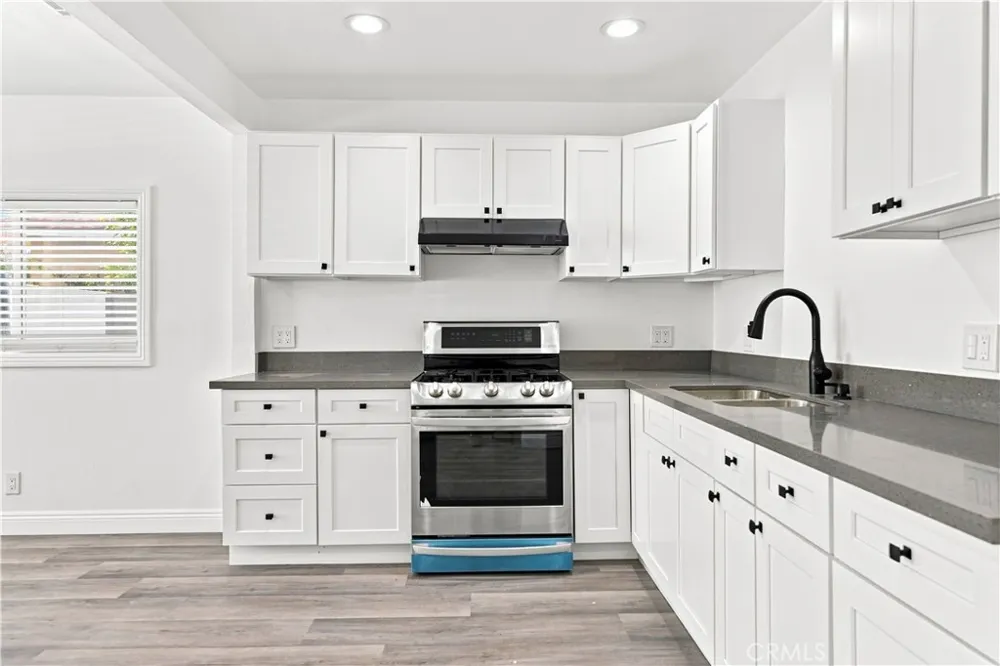 11917 Burton Street North Hollywood, CA 91605