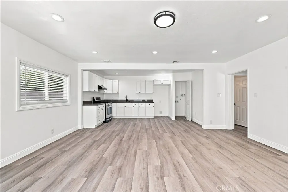 11917 Burton Street North Hollywood, CA 91605