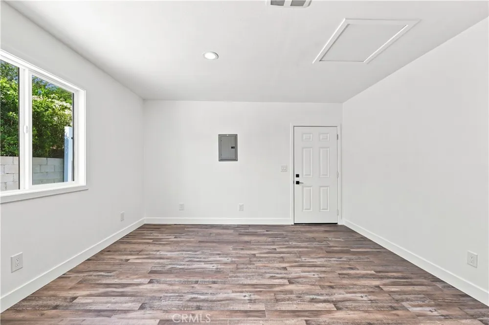 11917 Burton Street North Hollywood, CA 91605