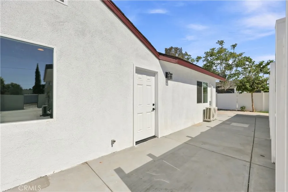 11917 Burton Street North Hollywood, CA 91605