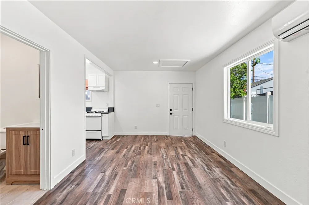 11917 Burton Street North Hollywood, CA 91605